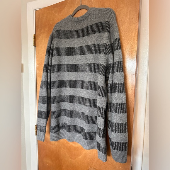Men’s Old Navy XL Tall sweater - Picture 3 of 3